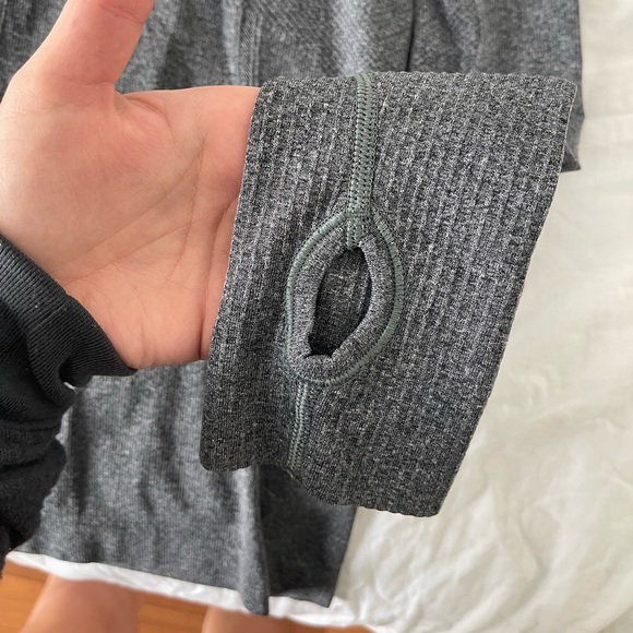 Lululemon Long Sleeve Shirt - Picture 5 of 5